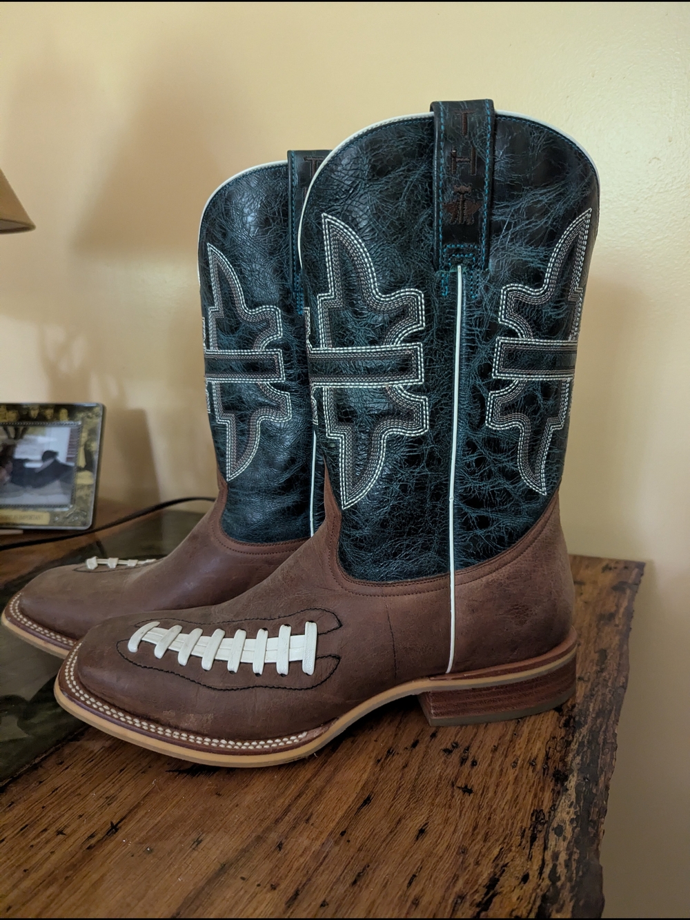 Men's Tin Haul Football Stitch Cowboy Boots Size 11 Like New